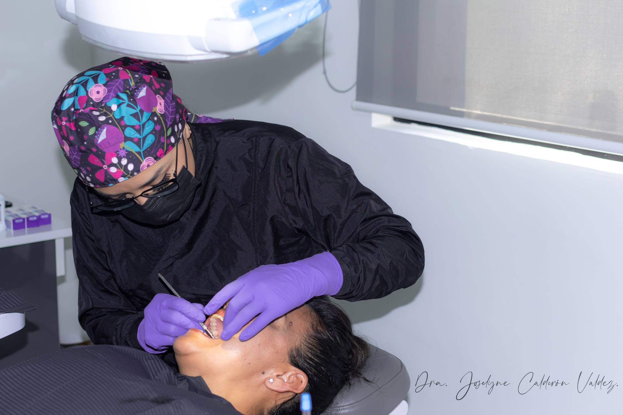 Retrato profesional de la Dra. Joselyne Calderón Valdez